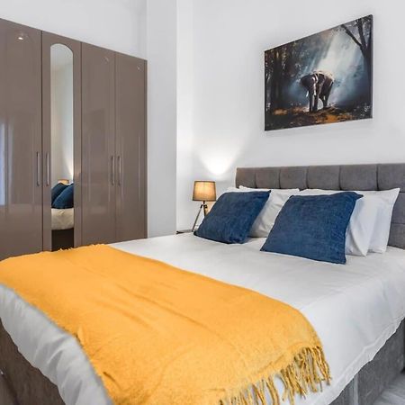 Lovely 1 Bedroom Apartment In Central Вокінг Екстер'єр фото