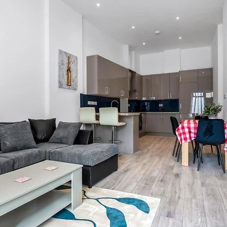 Lovely 1 Bedroom Apartment In Central Вокінг Екстер'єр фото