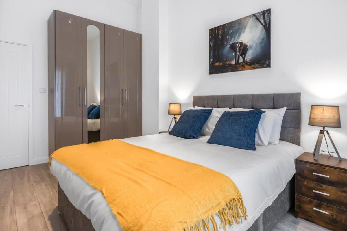 Lovely 1 Bedroom Apartment In Central Вокінг Екстер'єр фото