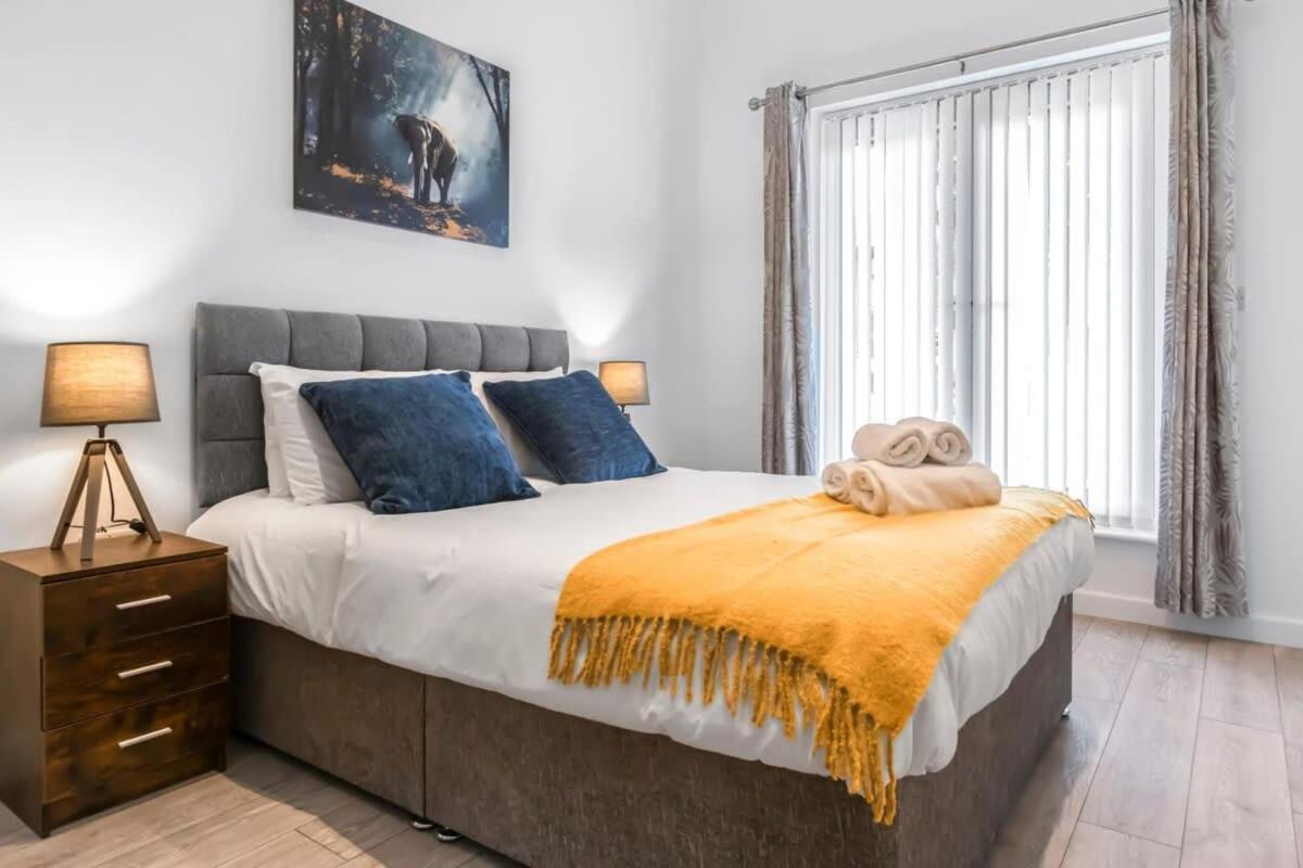 Lovely 1 Bedroom Apartment In Central Вокінг Екстер'єр фото