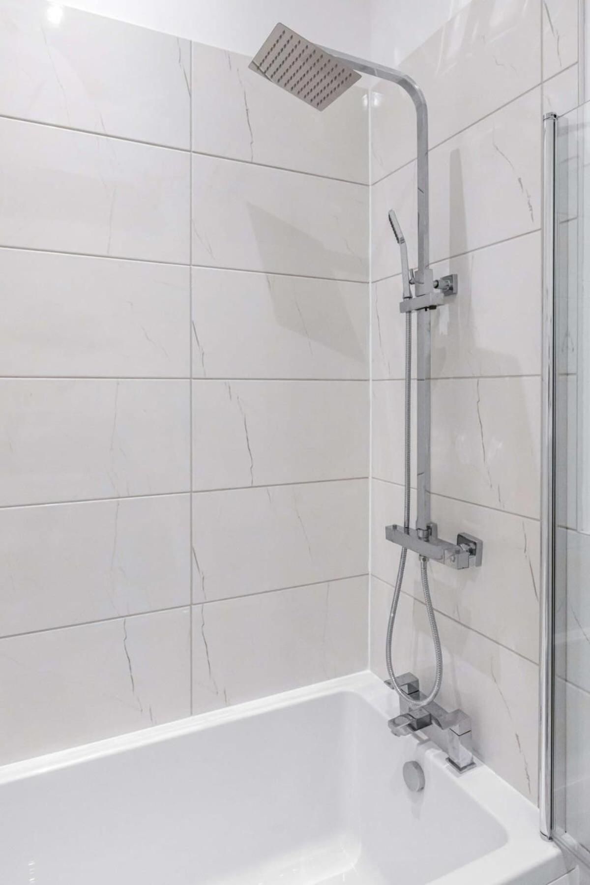 Lovely 1 Bedroom Apartment In Central Вокінг Екстер'єр фото